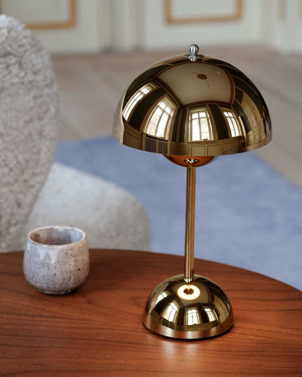 Flowerpot VP9 Table Lamp, Brass