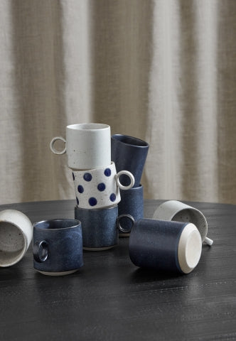 GRAINY dot cup w. handle, sand/dark blue - Design Your Home