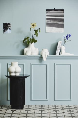 AVAJI sitting full body, vase, white - Design Your Home
